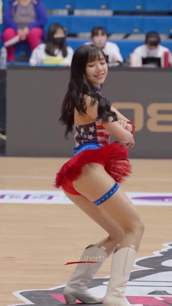 最好的啦啦隊(duì)小姐姐！自信，健康充滿活力！